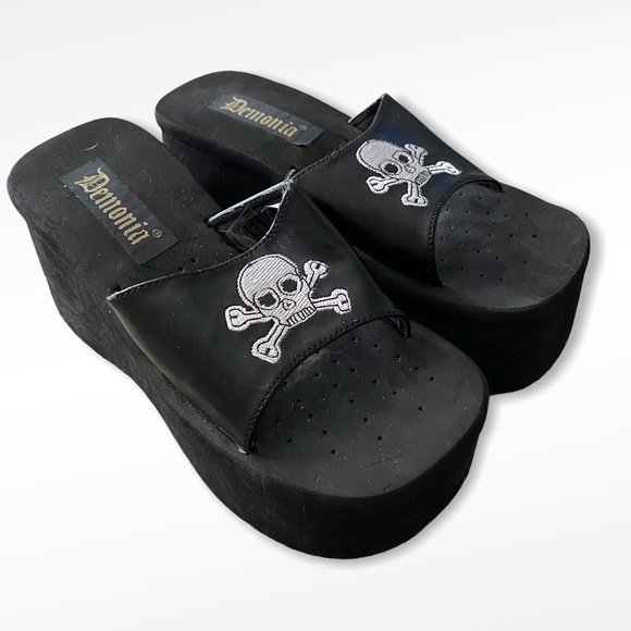 Demonia Shoes - Demonia 2000 Skull crossbones Funn 22 Wedge Sandal